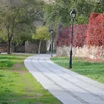 Apartamentos El Valle, Primero